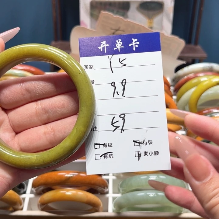 蛇纹石玉手镯未镶嵌敏*姐