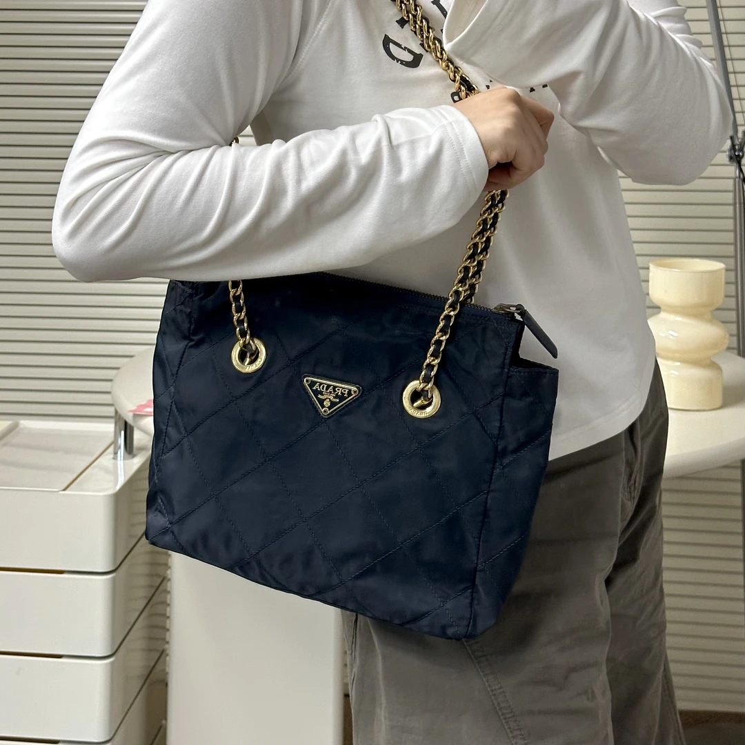 95新 Prada/普拉达 藏青色尼龙链条包