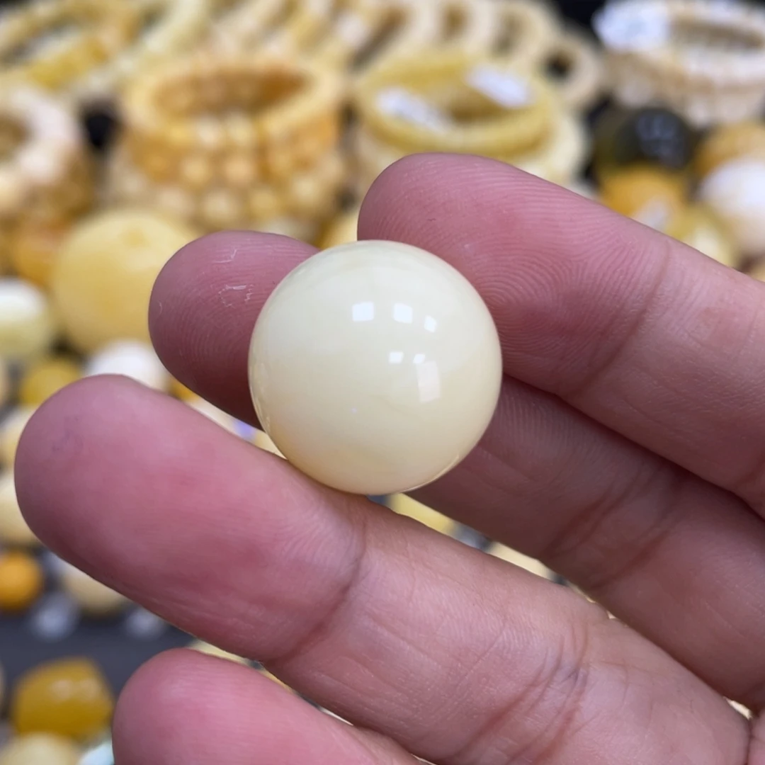 来***卫未镶嵌蜜蜡裸石18.4mm