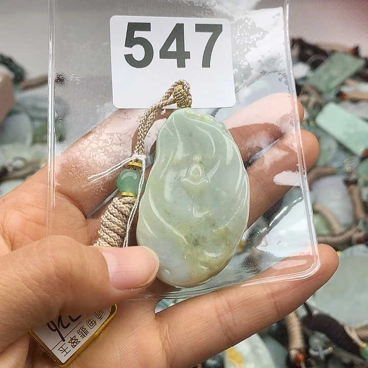 翡翠颈饰未镶嵌两**宝翡翠