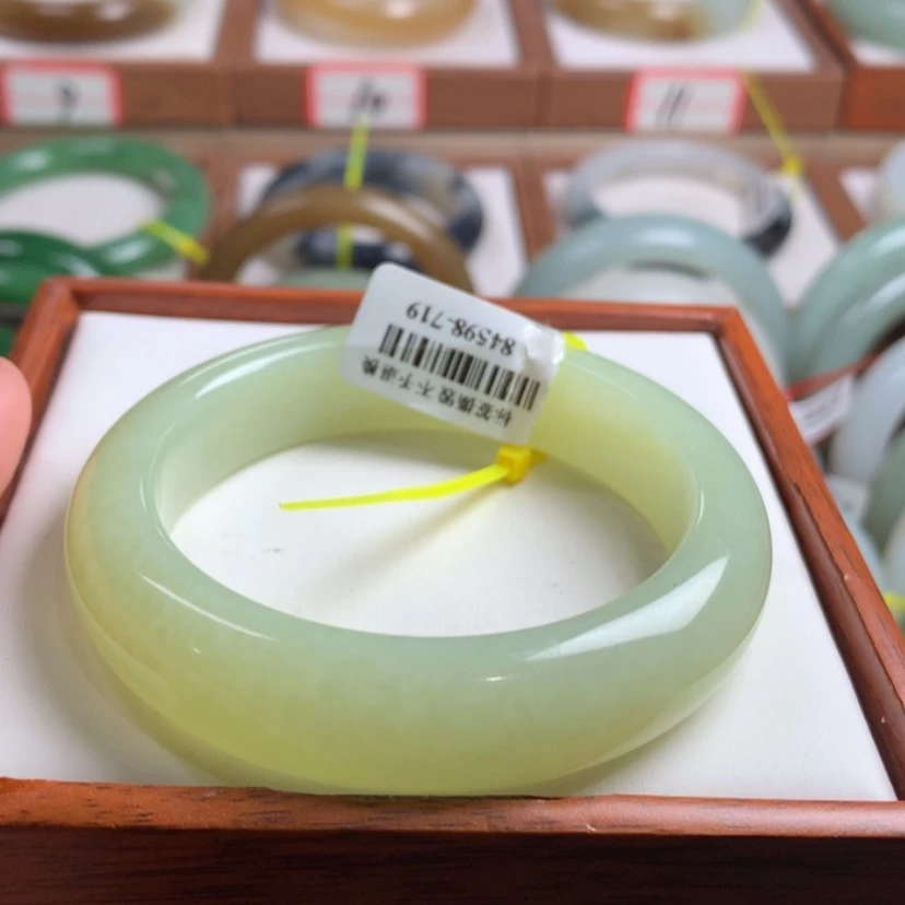 【闪购商品】和田玉手镯未镶嵌54