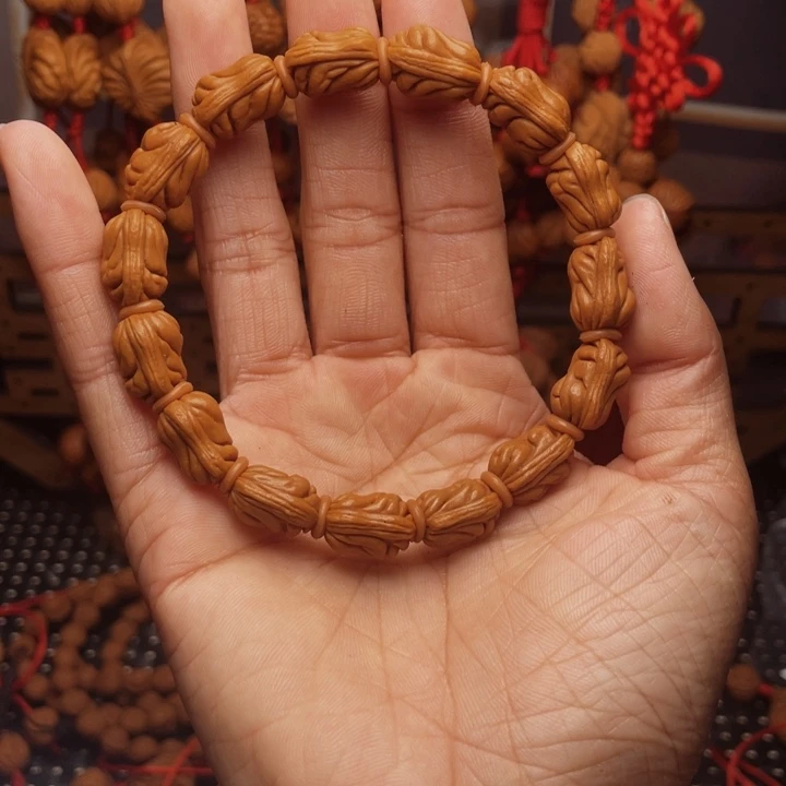 木质类龙纹桃枭挂件