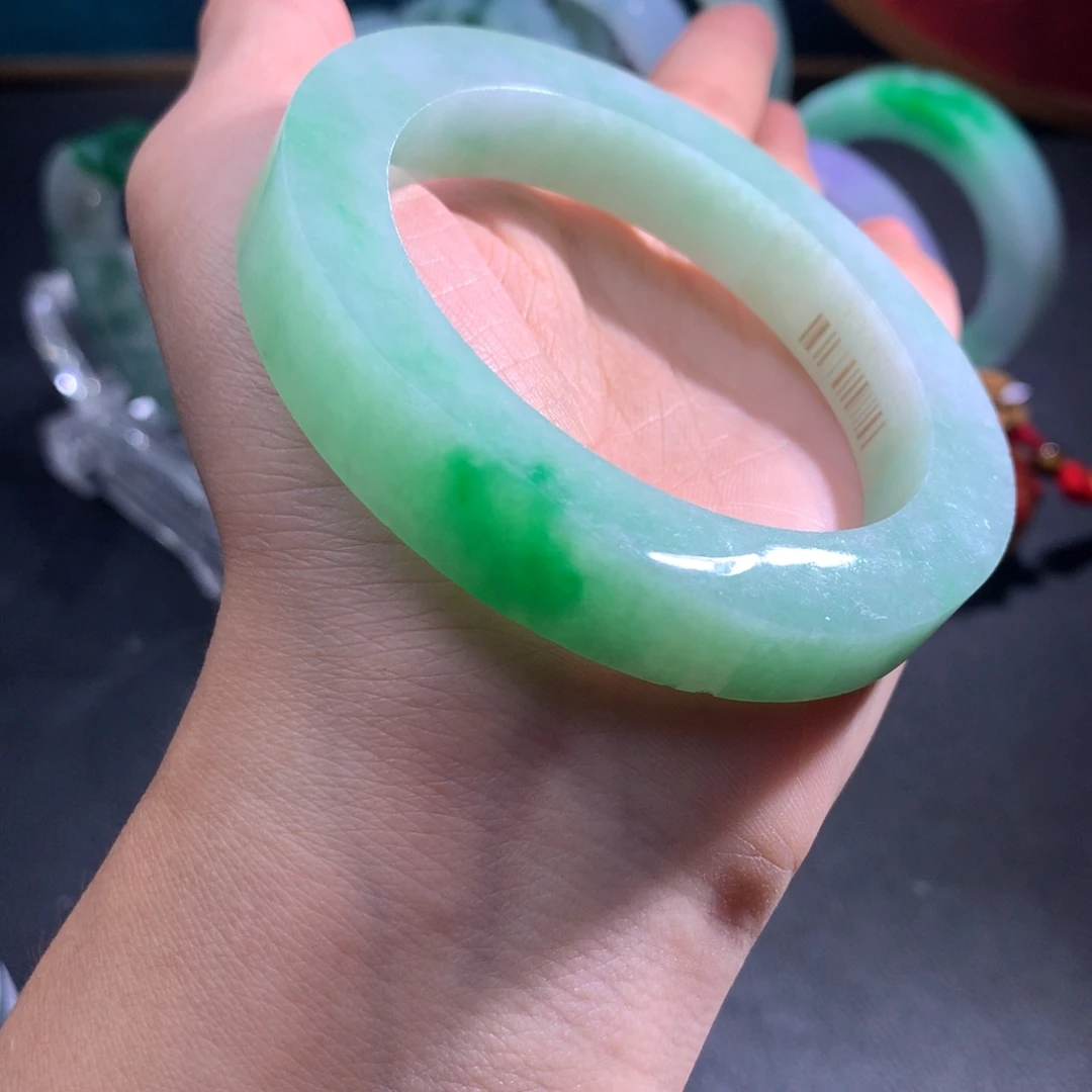 未镶嵌翡翠手镯定制翡翠
