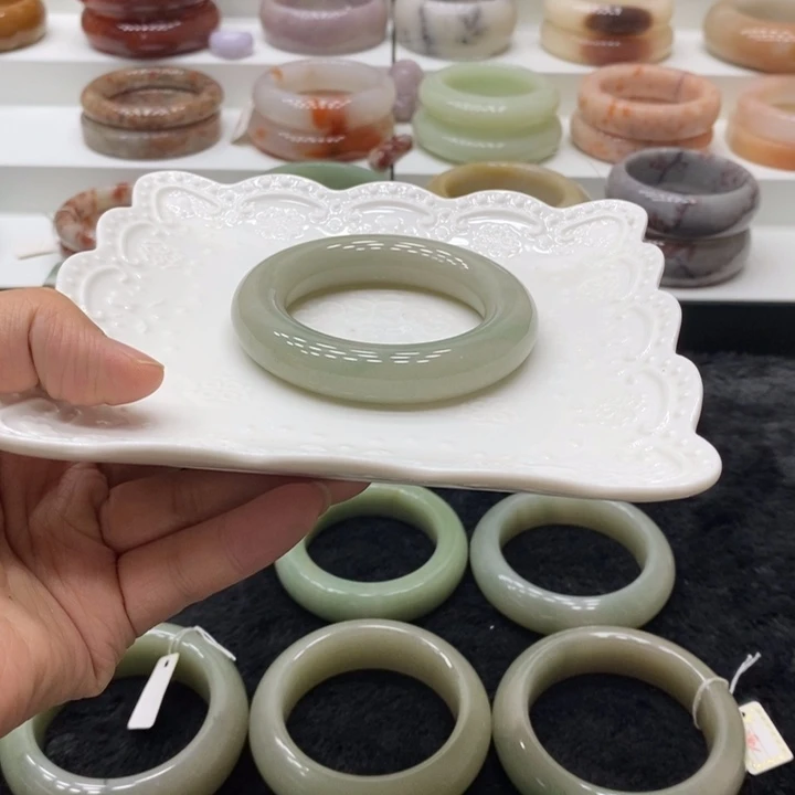 石英岩玉未镶嵌手镯50