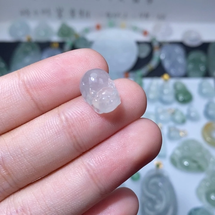 翡翠未镶嵌颈饰冰貔貅