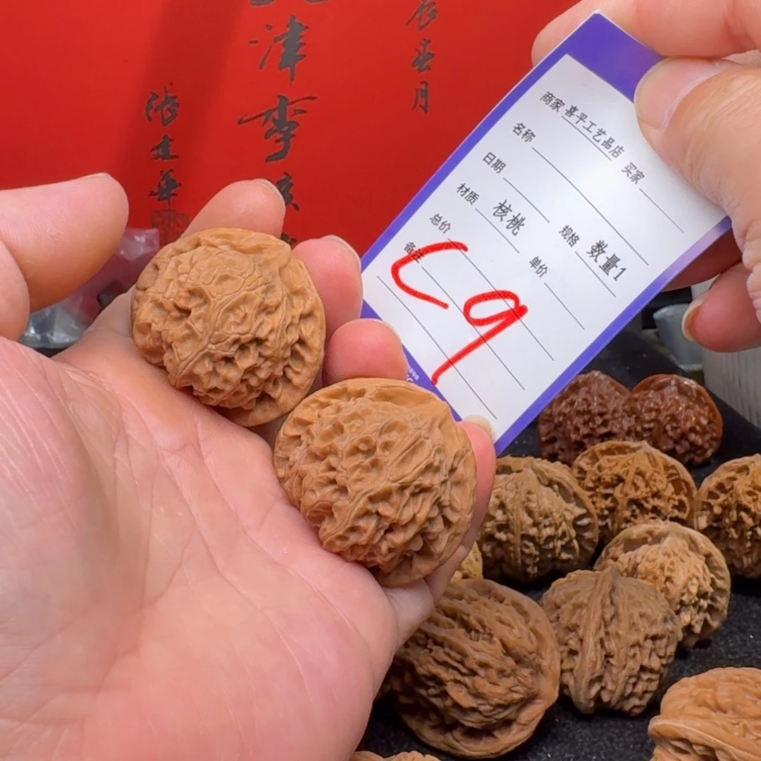 文玩核桃把件等*宫灯