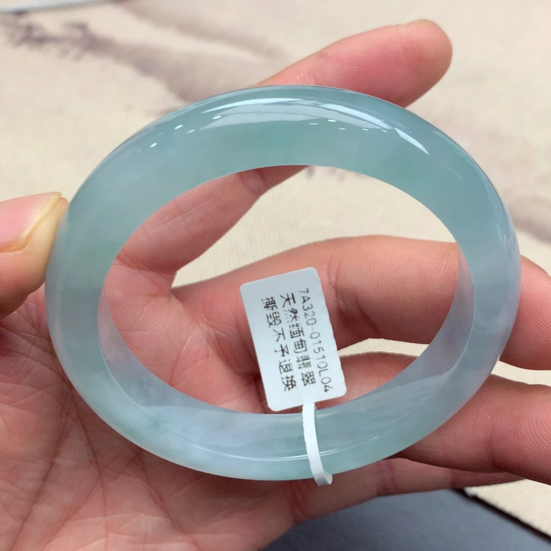 翡翠手镯未镶嵌缅甸翡翠