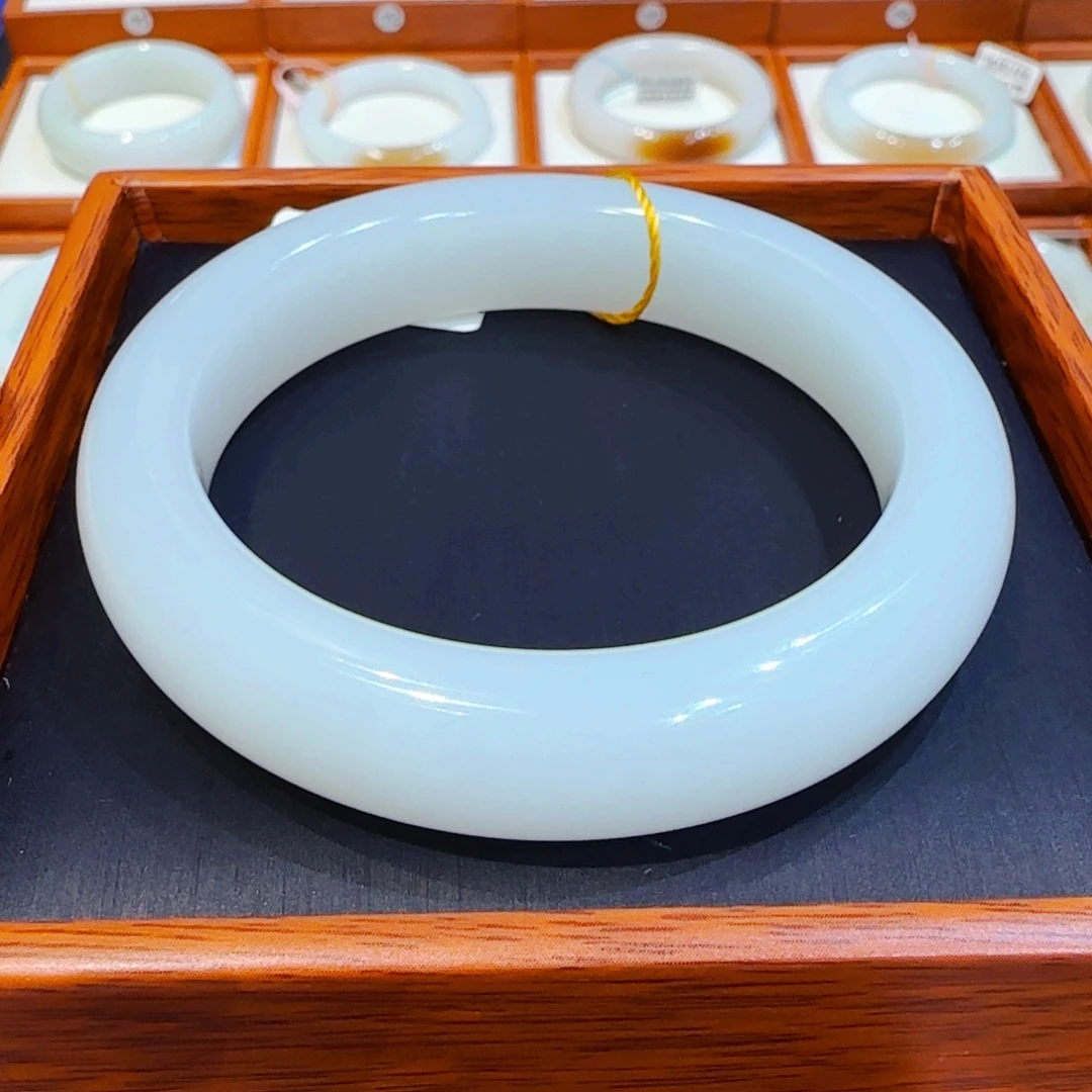 深***冬和田玉未镶嵌手镯