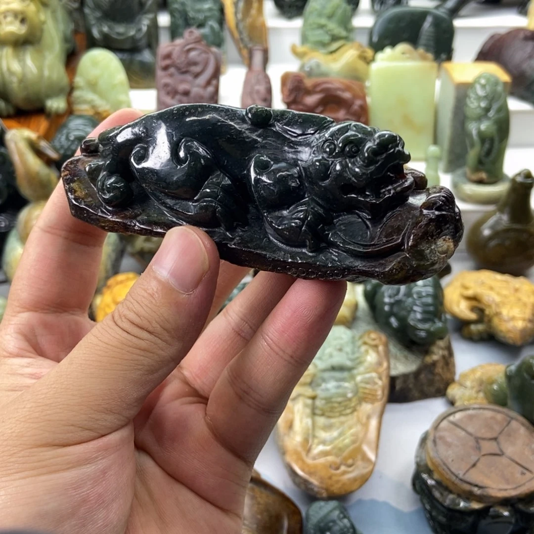 未镶嵌岫岩河磨玉（透闪石质玉）把件