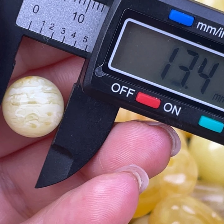 蜜蜡未镶嵌裸石微瑕1394