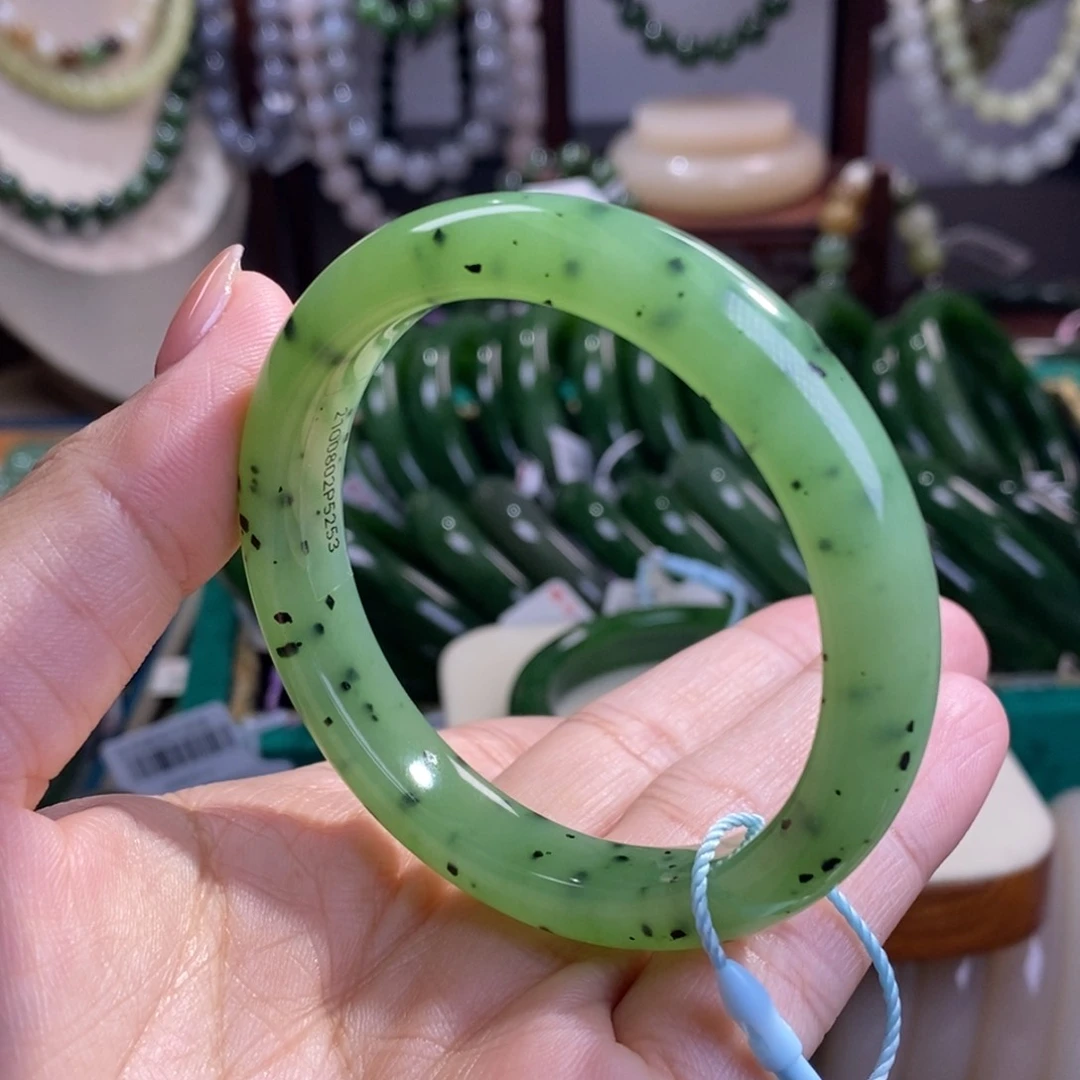 和田玉福利款碧玉乌兰海猕猴桃正圈手镯52.5未镶嵌六*