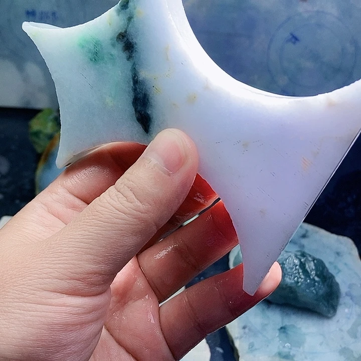 翡翠未镶嵌颈饰毛料51