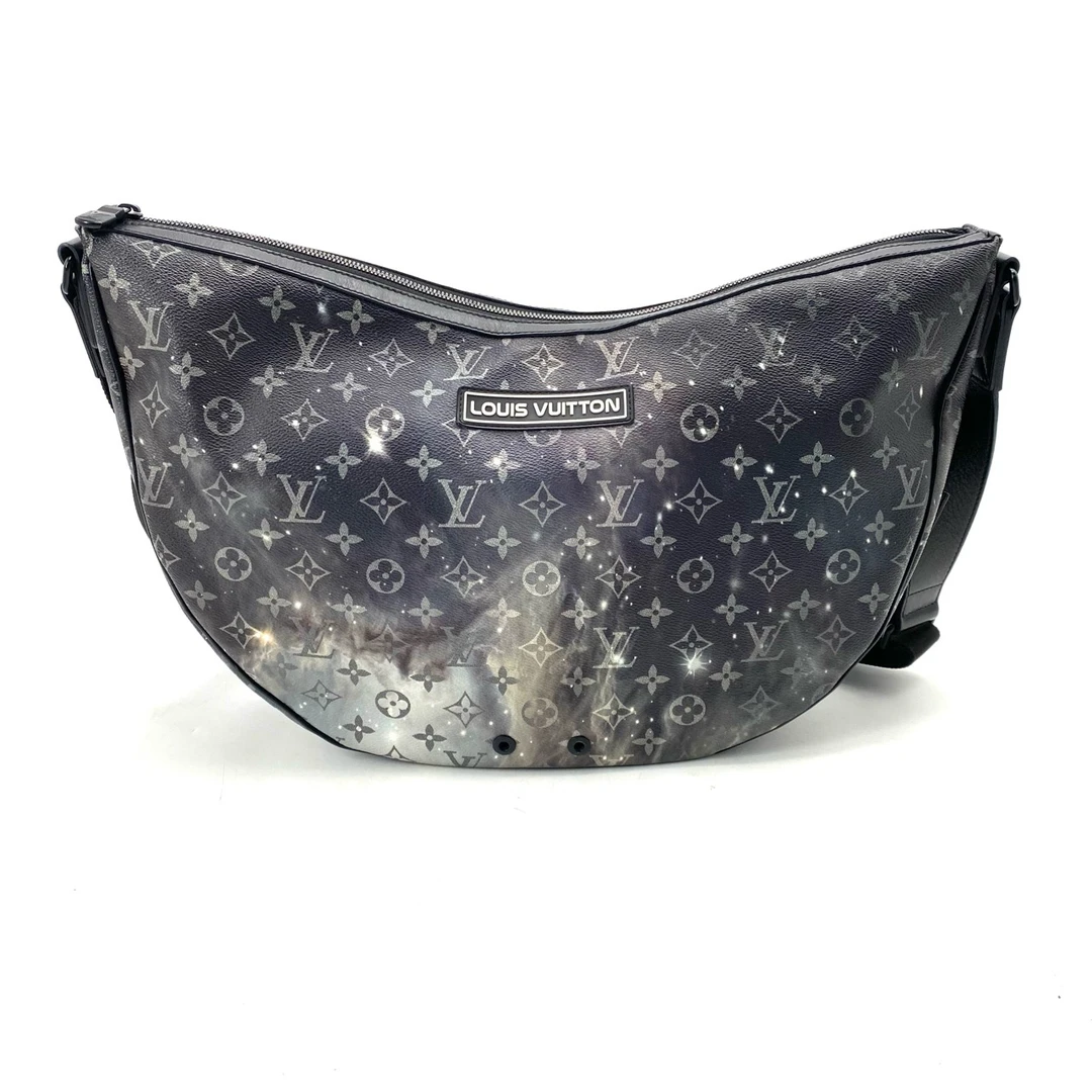 95新 LouisVuitton/路易威登 星空限量款饺子月亮包 尺寸46/28