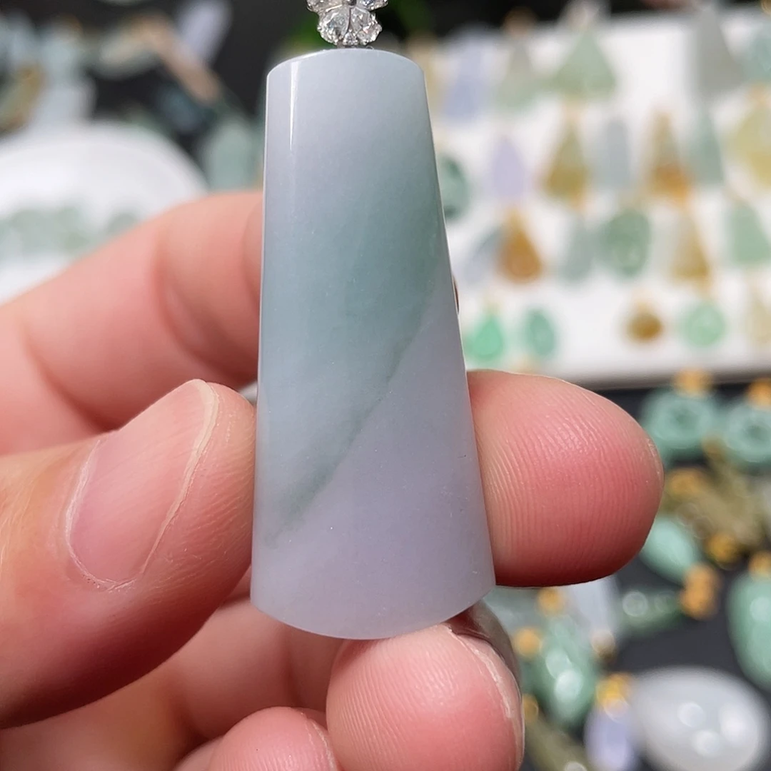 翡翠18K金镶嵌颈饰无事柱