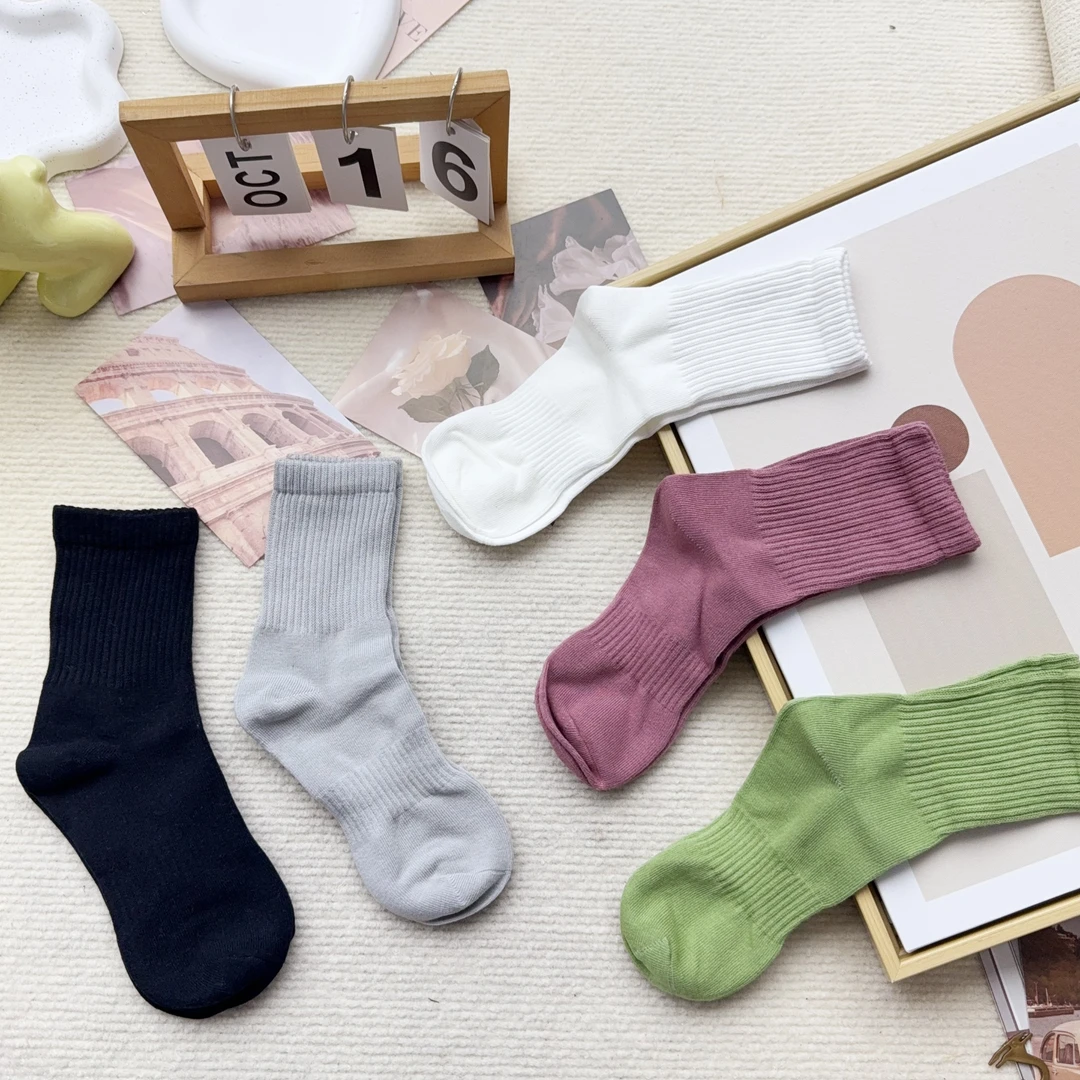 XQ-1602-F 五双女袜混色休闲简约中筒袜