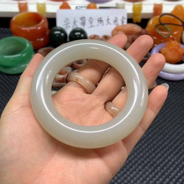 石英质玉未镶嵌手镯