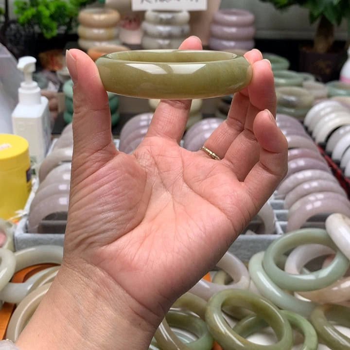 石英质玉未镶嵌手镯