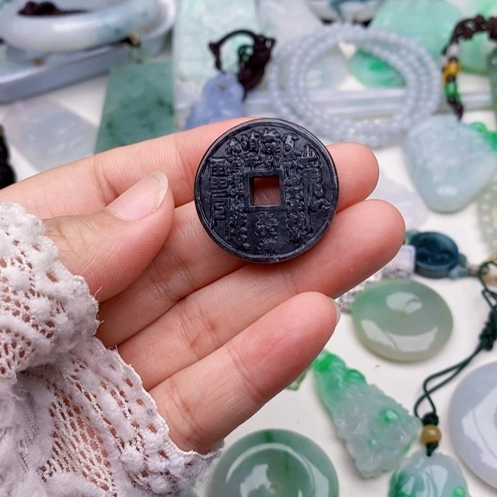 颈饰未镶嵌翡翠?***許山鬼