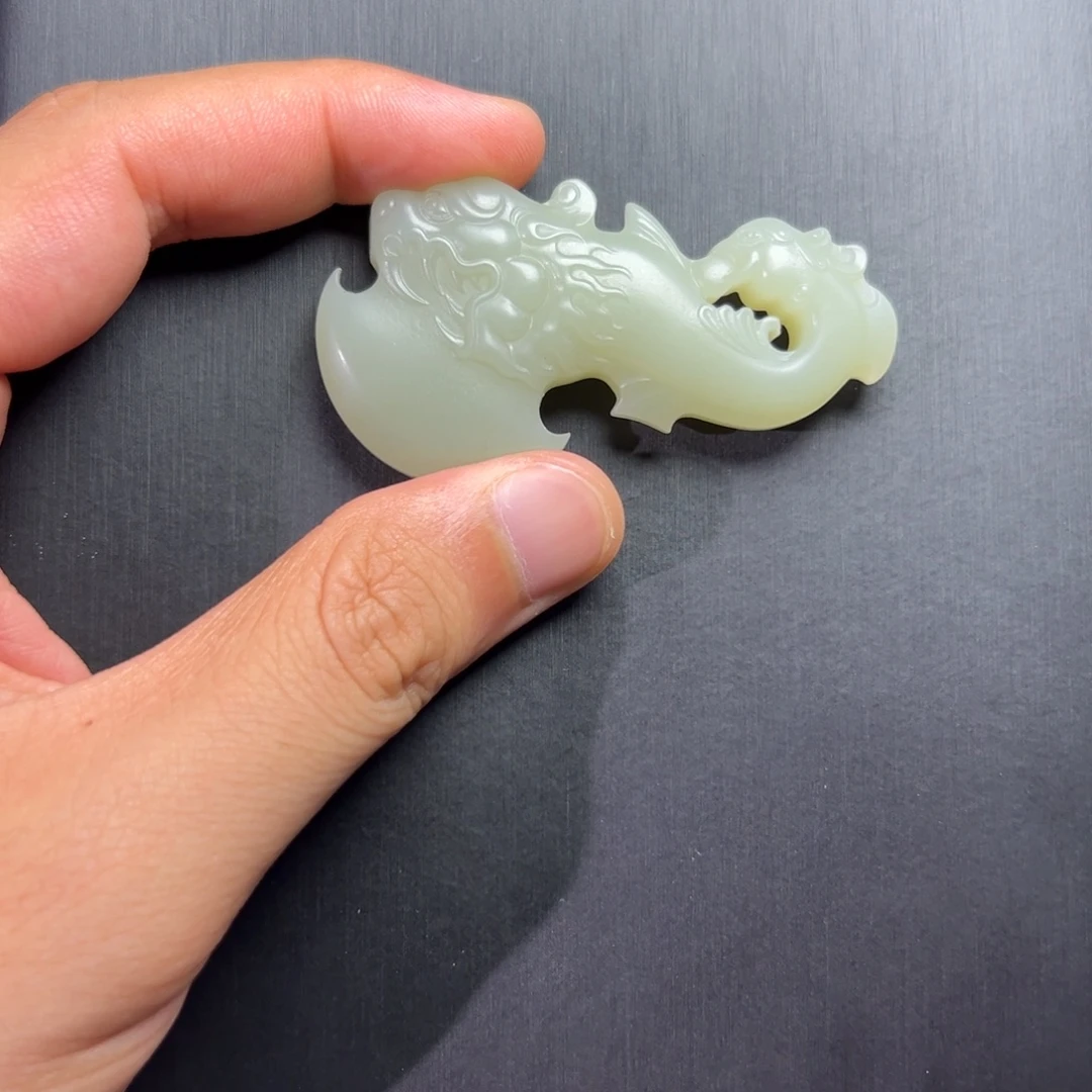 颈饰未镶嵌和田玉（青白玉）