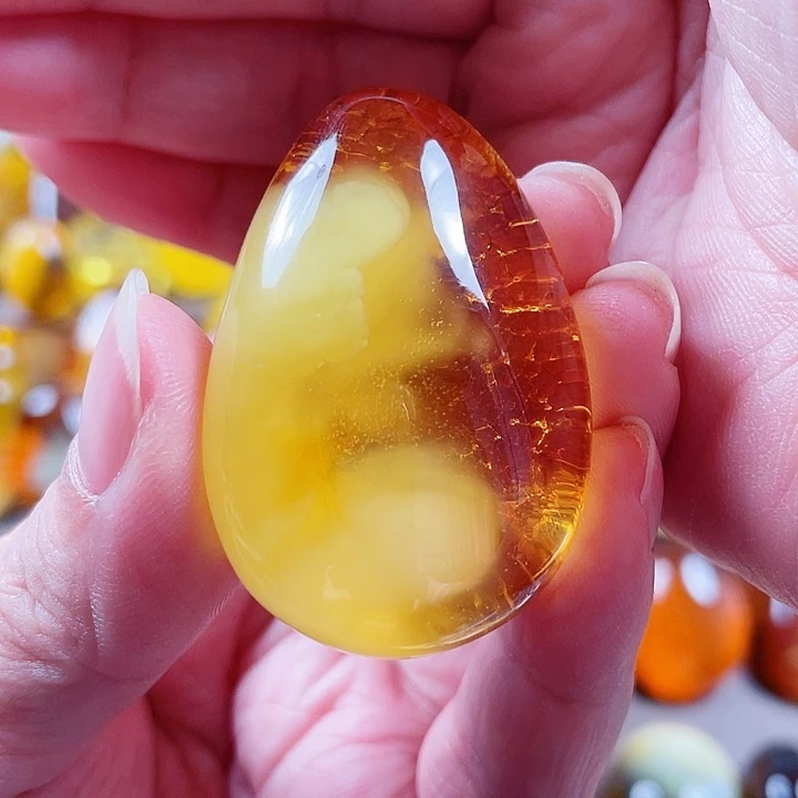 星***雨琥珀未镶嵌裸石吊坠