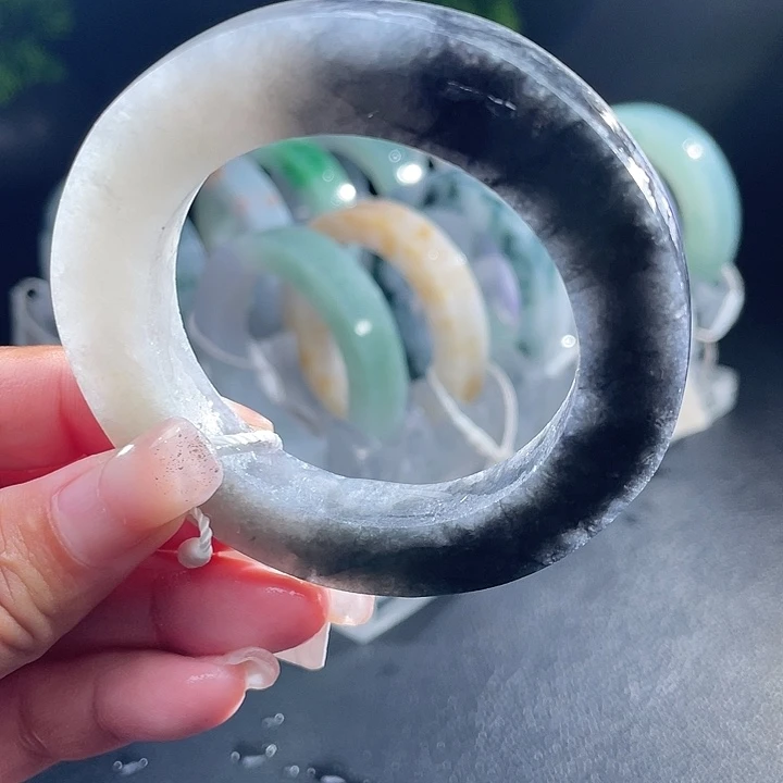 定制翡翠未镶嵌翡翠手镯
