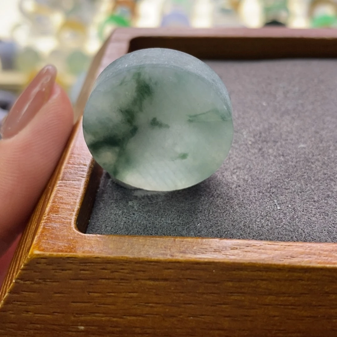 定制翡翠未镶嵌有裂