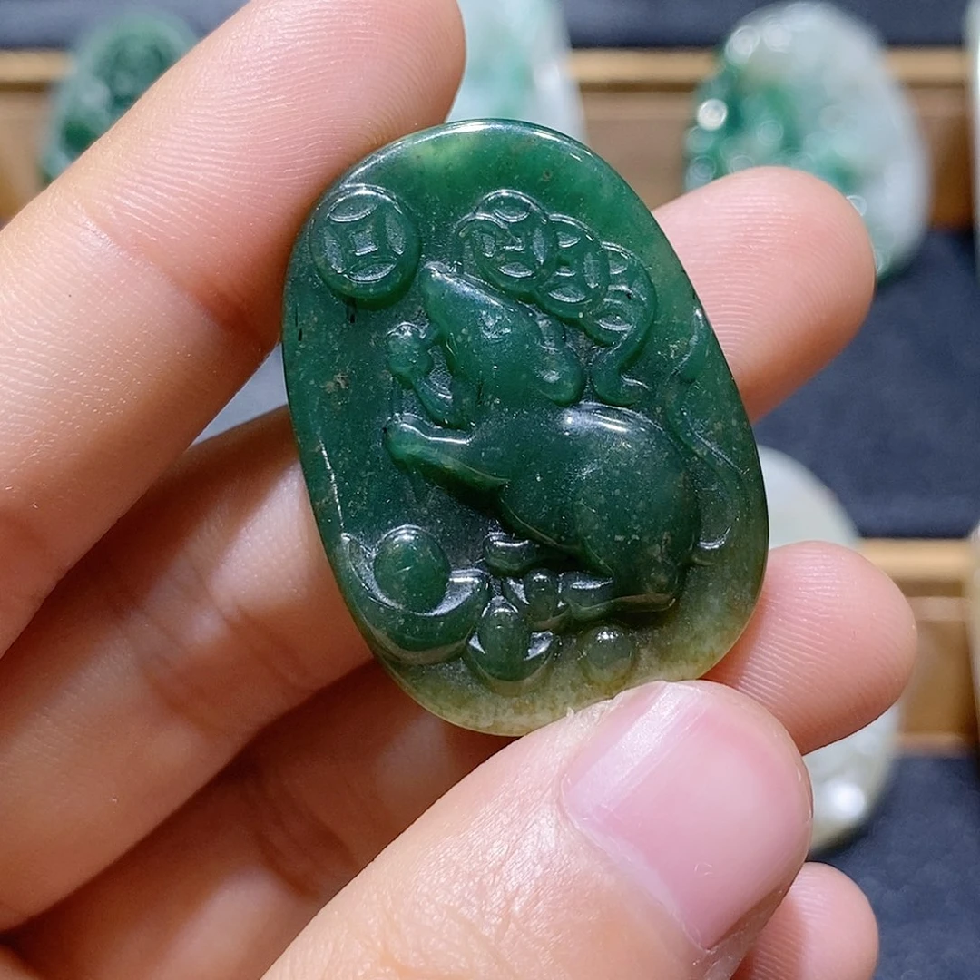 独山玉未镶嵌吊坠