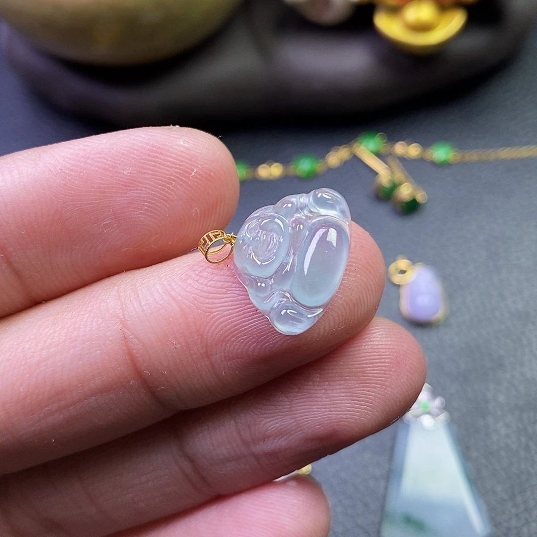 颈饰18K金镶嵌翡翠