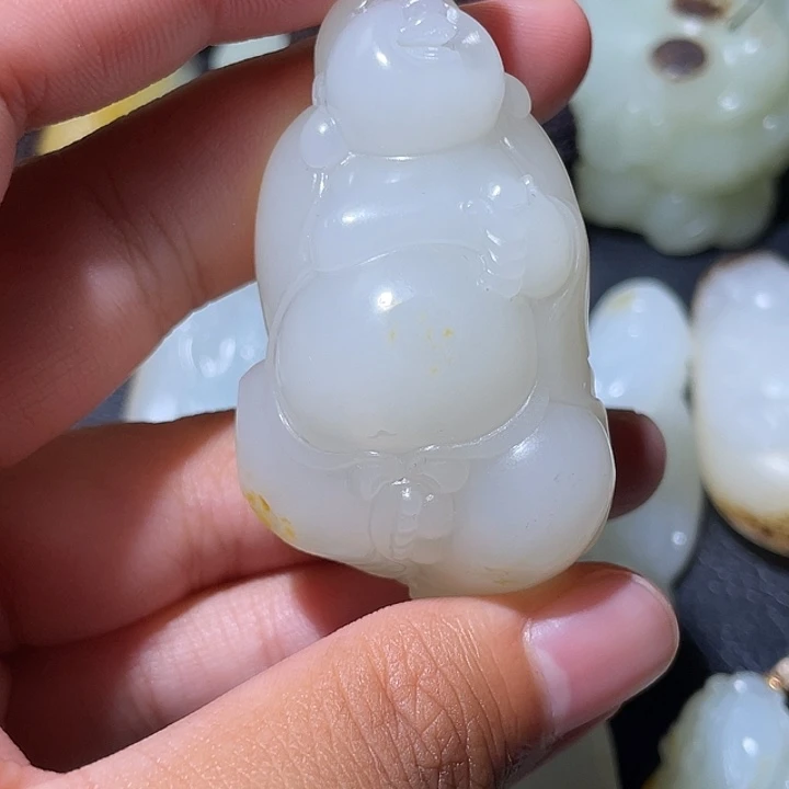 周***行未镶嵌和田玉（糖玉）挂件