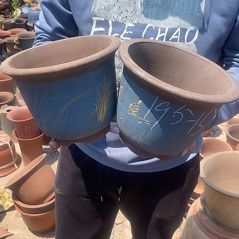 中国宜兴紫砂花盆＂