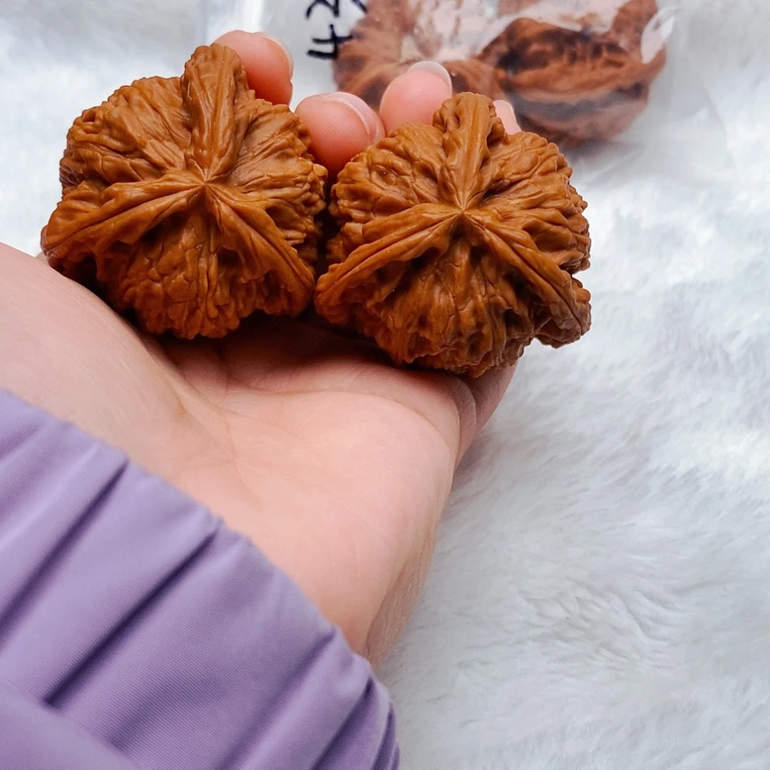 从***途文玩核桃吊坠三棱