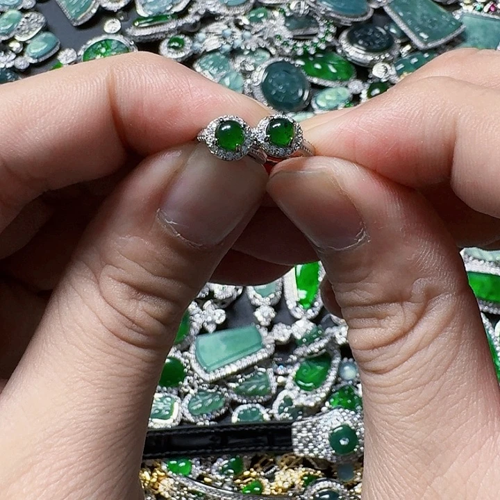 翡翠颈饰未镶嵌天然A货翡翠放漏