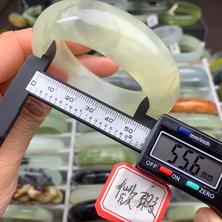 蛇纹石玉未镶嵌手镯663