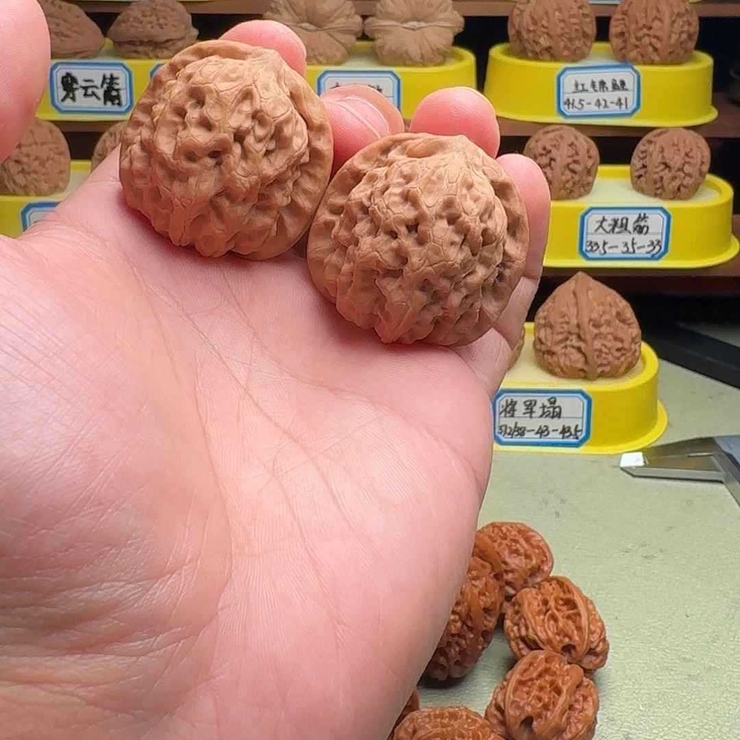 文玩核桃吊坠平谷霸王37-36-35.5全品39克