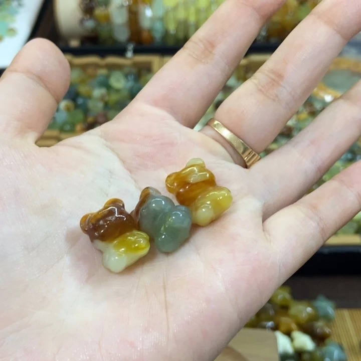 一***毛未镶嵌蛇纹石玉配件