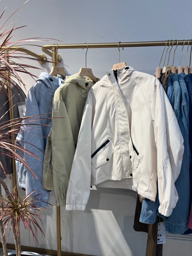 新款短版冲锋衣外套