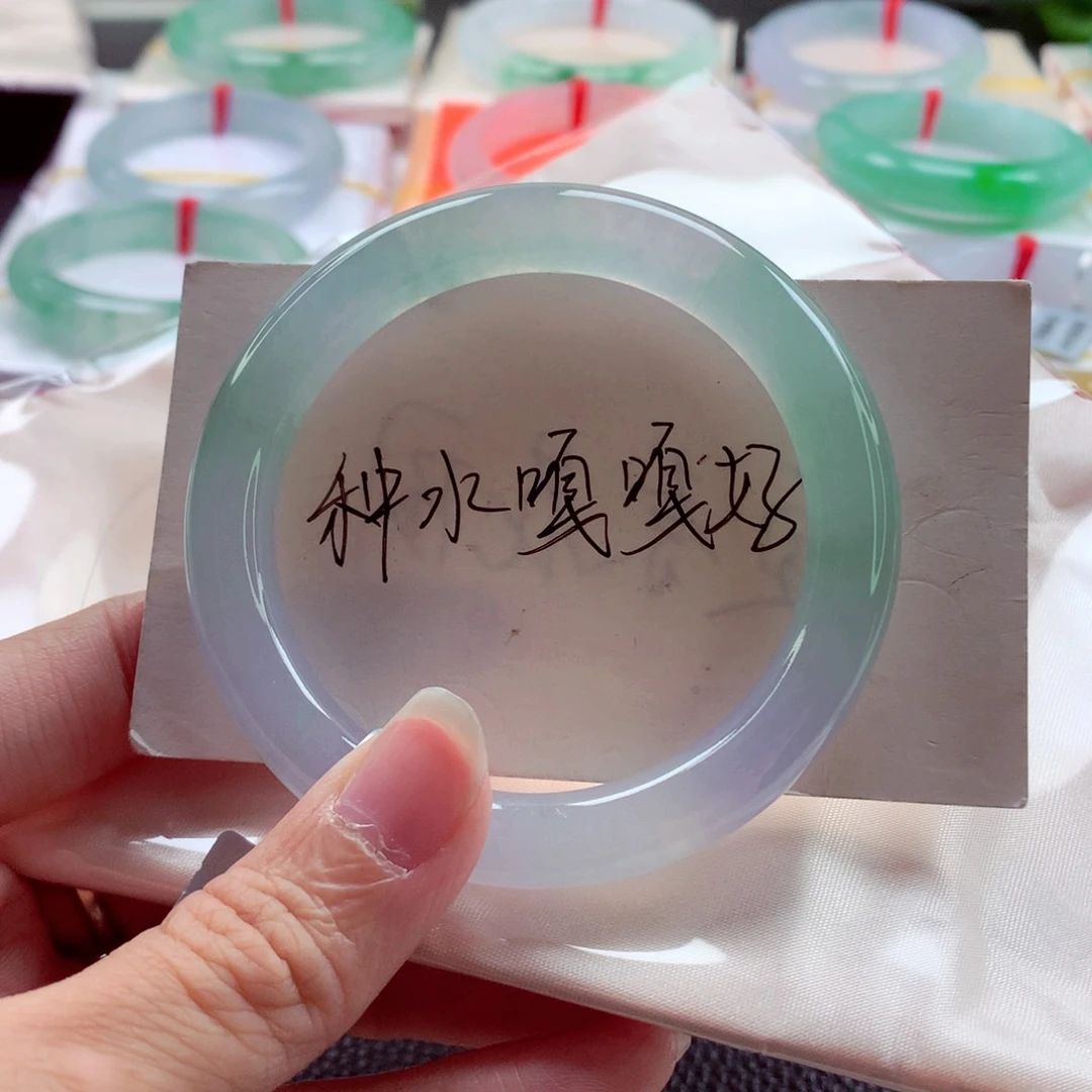 翡翠手镯（圆镯）未镶嵌53.8新货起光冰春彩中万天花板A