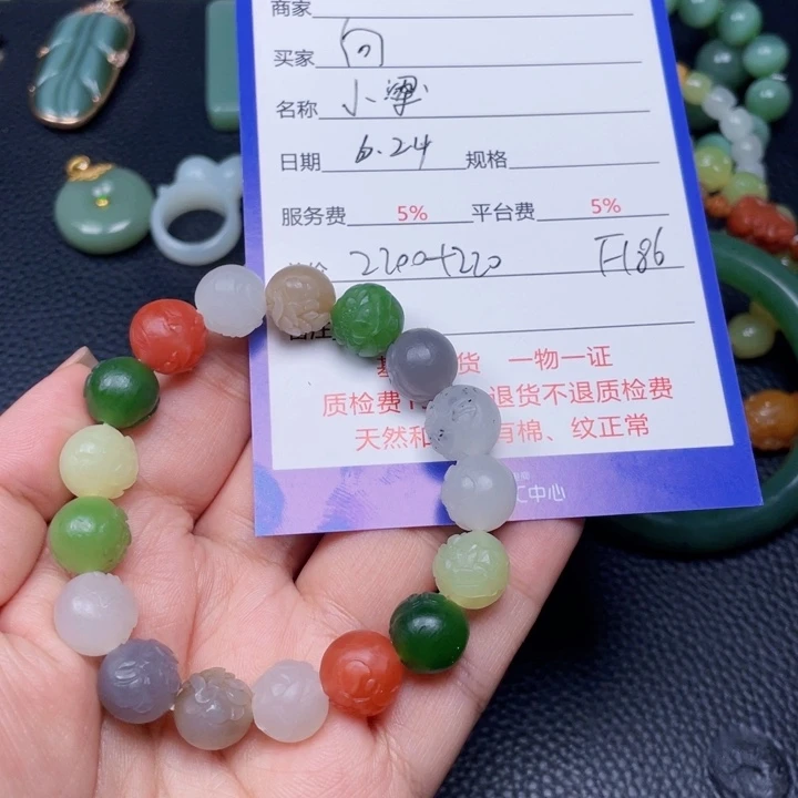 和田玉未镶嵌挂件向**?