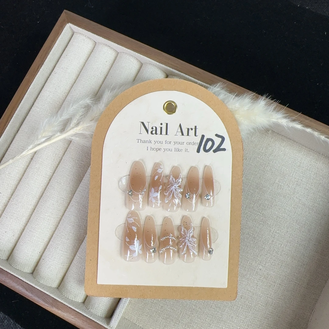 爆款奢华高颜值穿戴甲2025火爆款秋冬高级感显白时尚轻奢美甲 102