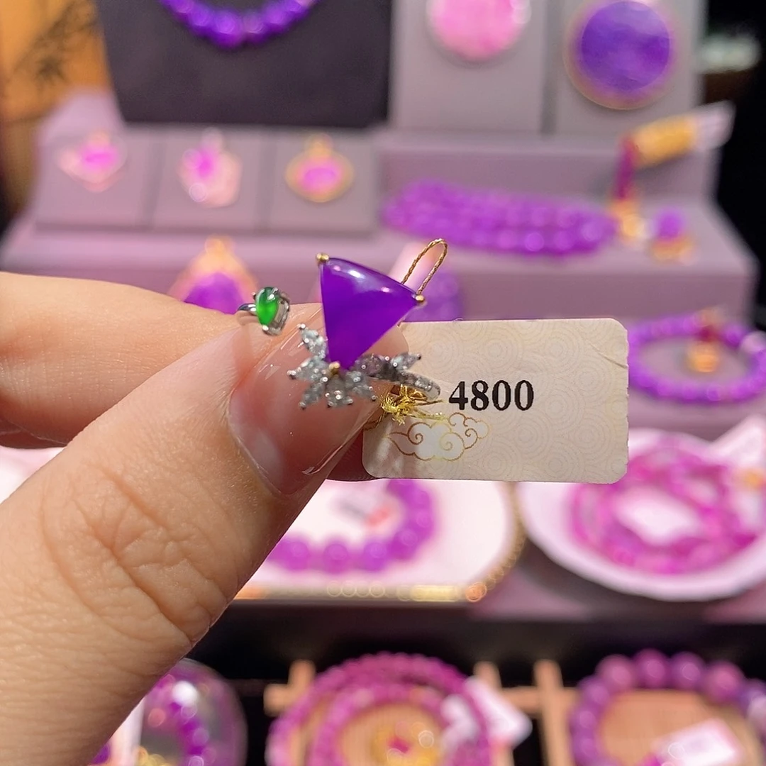 18K金镶嵌苏纪石（舒俱来）戒指