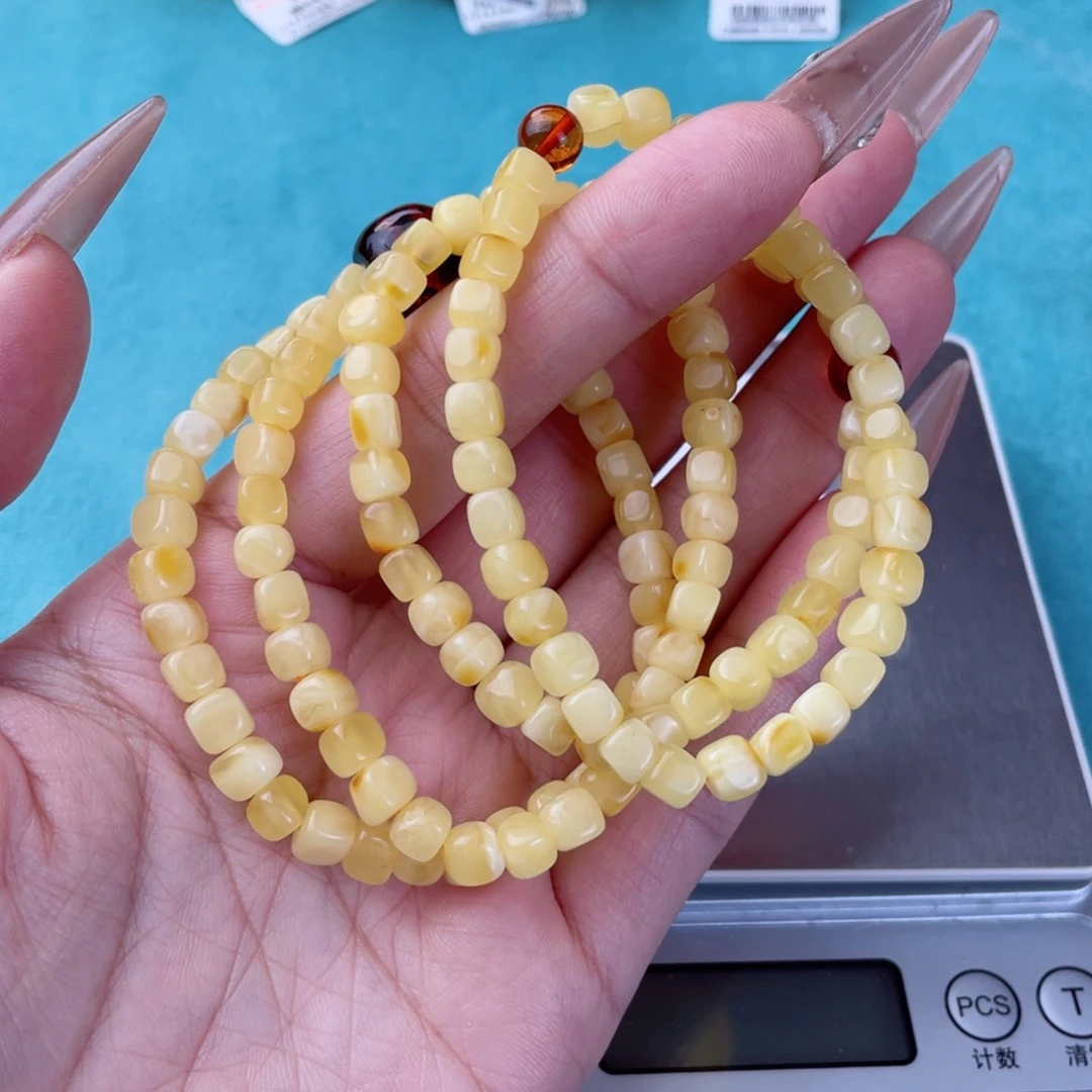 蜜蜡裸石未镶嵌多样性发其中一个