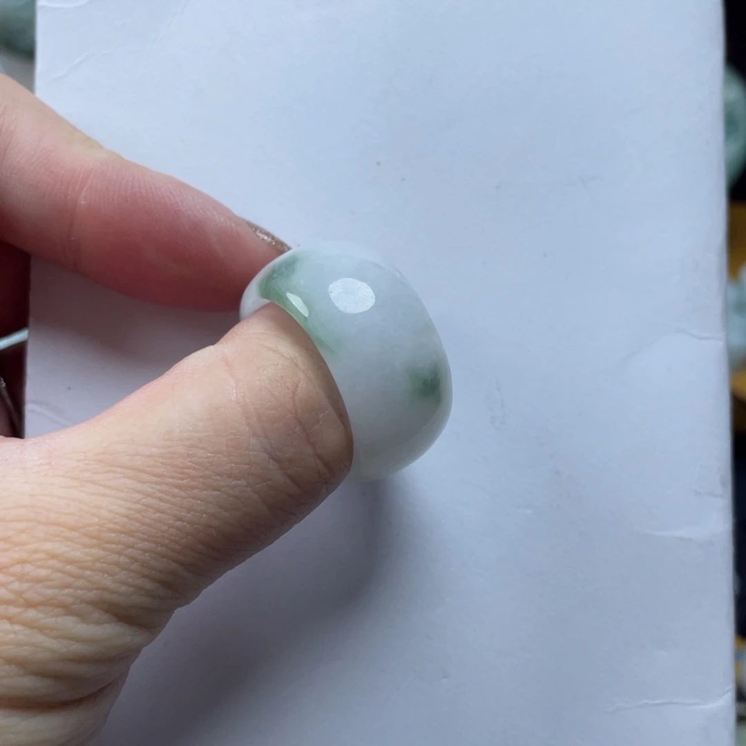 翡翠颈饰未镶嵌戒指