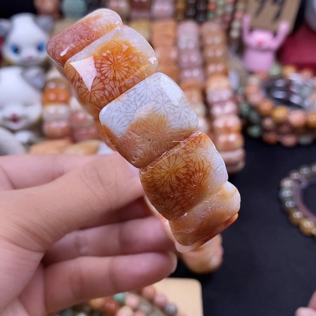 未镶嵌手牌硅化珊瑚（珊瑚玉）橘红大花 33
