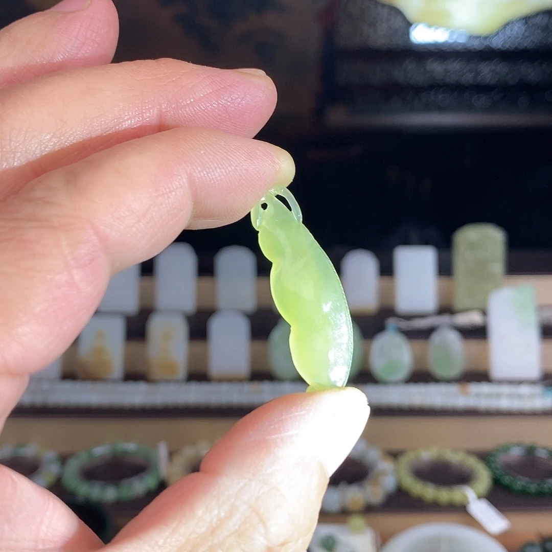 和田玉未镶嵌颈饰黄口特细、福豆