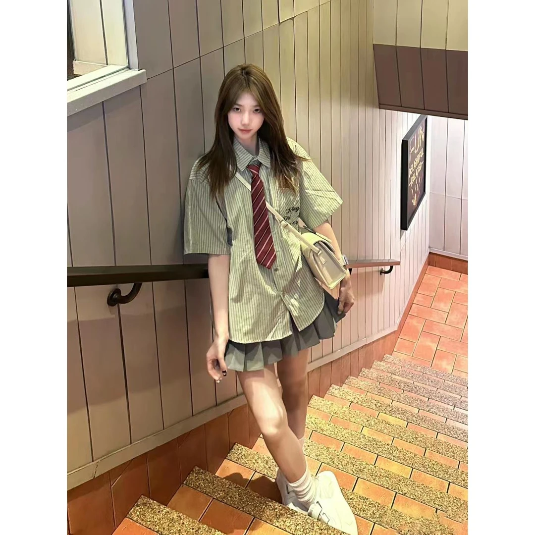韩版学院风绿色条纹短袖衬衫女2025夏季高级感宽松百搭甜美jk衬衣
