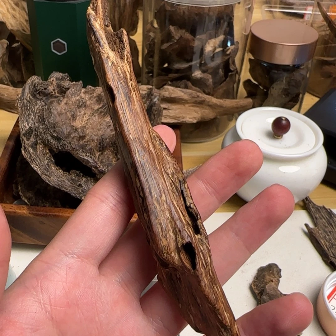 清*达拉干虫漏红油沉香17.4克