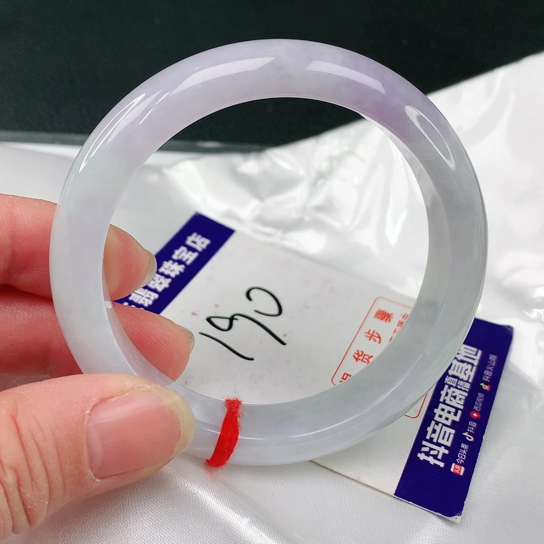 翡翠手镯未镶嵌翡翠