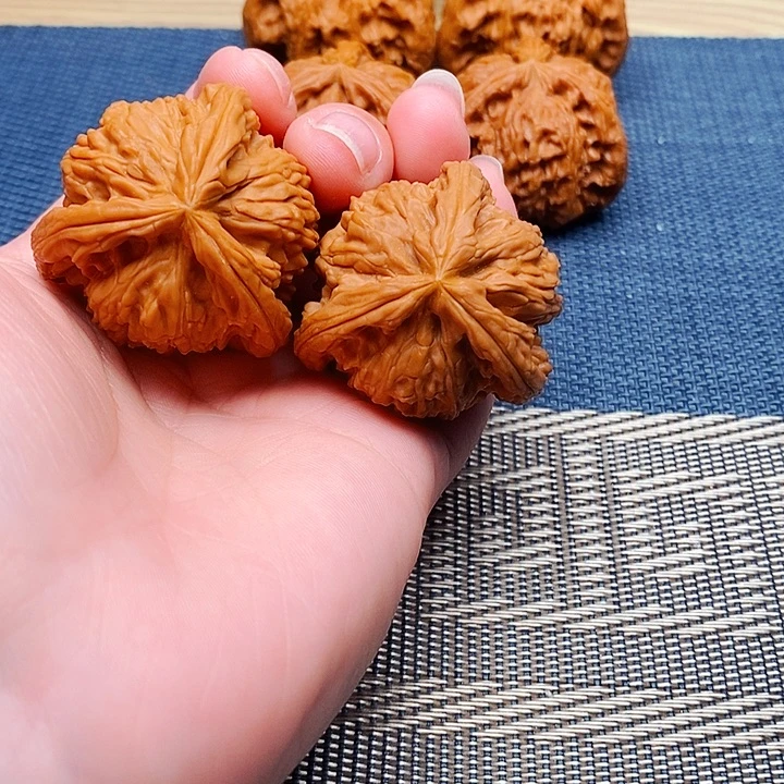 闹***玩文玩核桃吊坠三棱