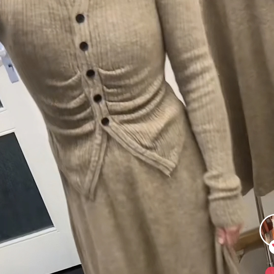 针织毛衣套装80斤到105斤，可穿，裙子长度九零