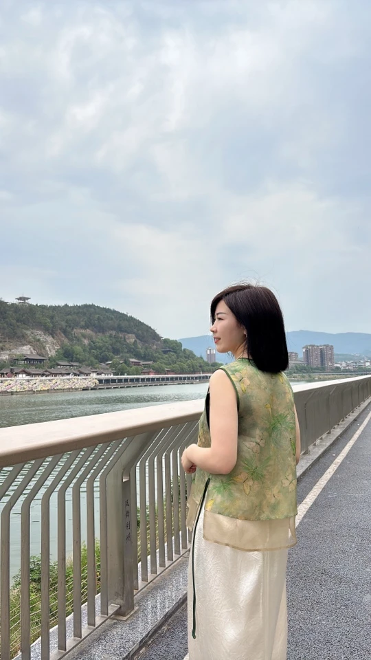 夏季时尚品质新款桑蚕丝马甲